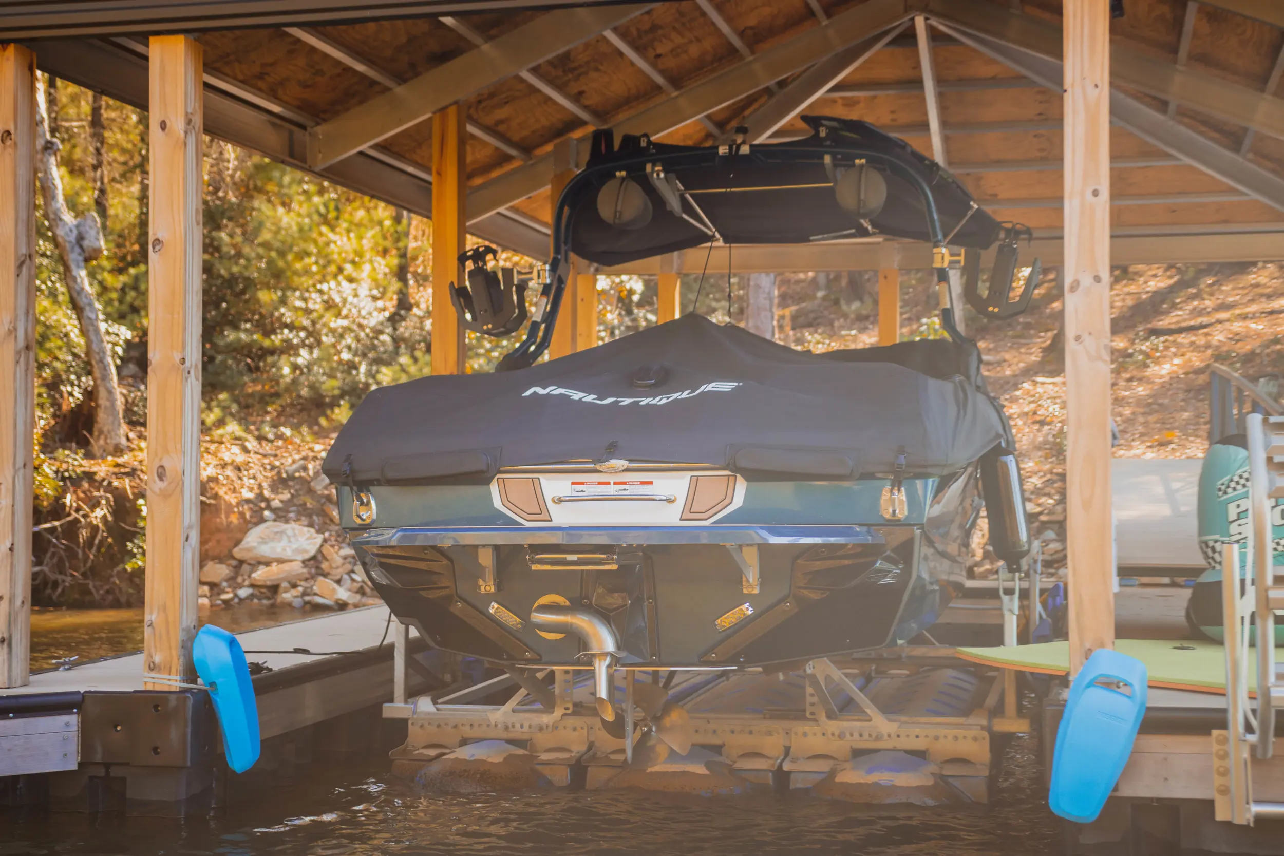 HydroHoist lift control box and dock setup